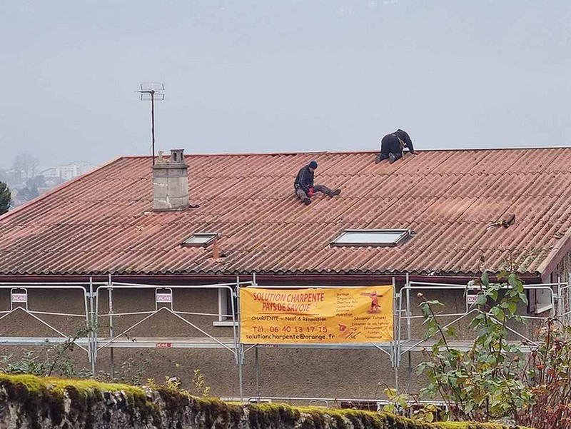 Pose toiture - JORDAN LAFORET RÉNOVATION à Annecy